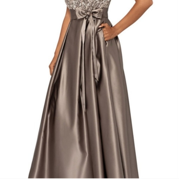 Xscape Embroidered Sequined Ball Gown Lace-Bodice Belted Gown Size 6 NWT - Picture 4 of 16